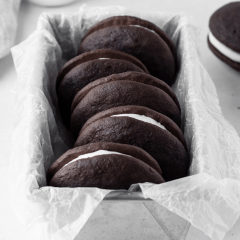 Chocolate Peppermint Whoopie Pies